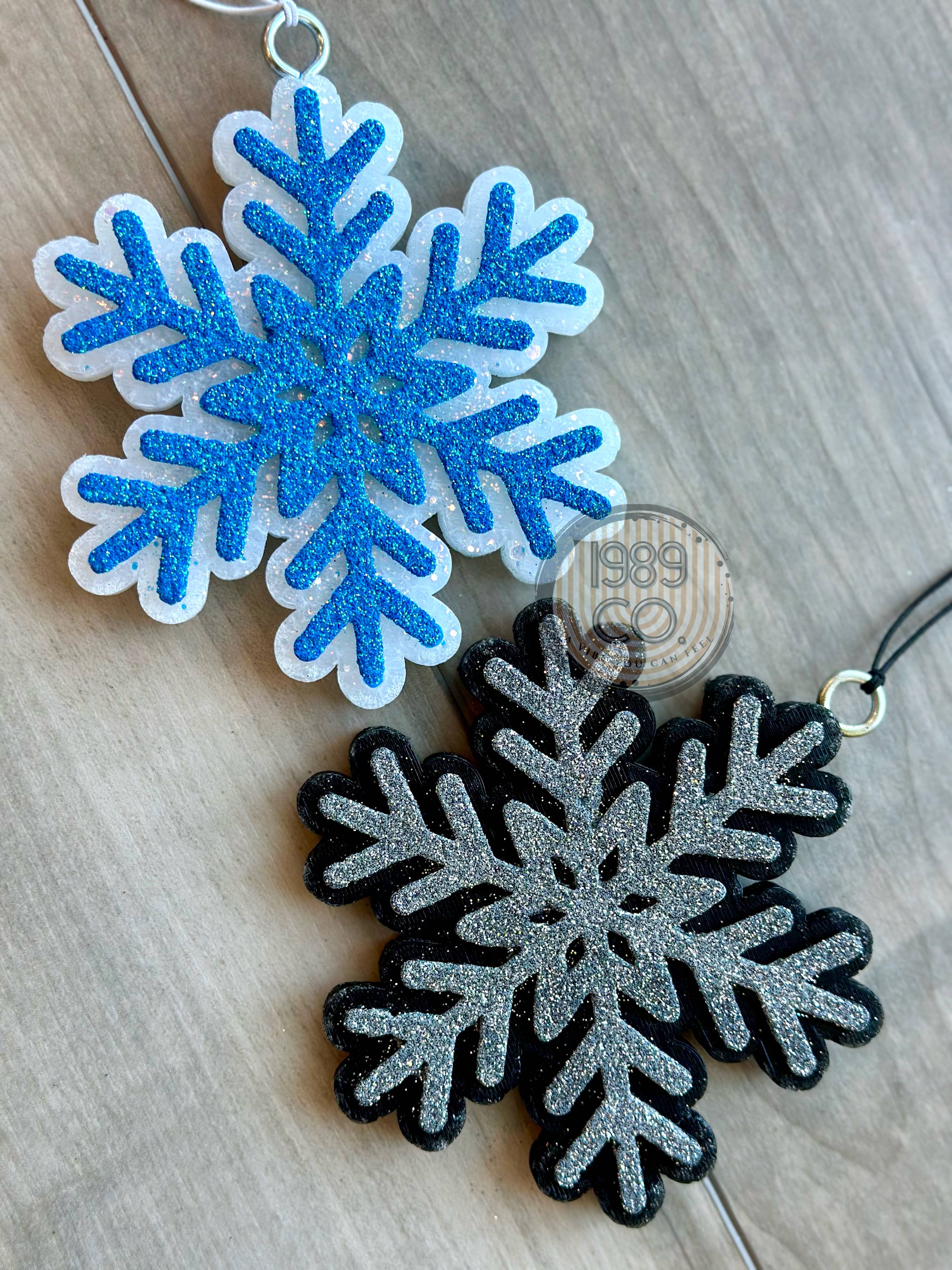 Snowflake Car Freshie: White and Blue / Iced vanilla Woods